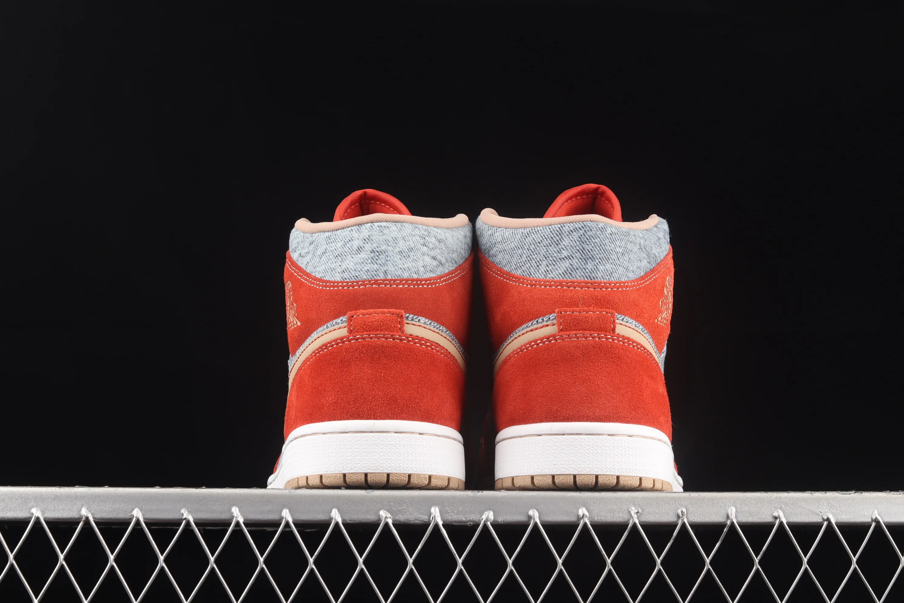 All categories Air Jordan Jordan series basketball shoes Air Jordan 1 Mid G version pure original Levi's x Air Jordan 1 Mid "Denim" AJ1 Joe 1 Levi's denim mid-top basketball shoes DM4352-600